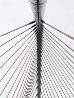 Saiten einer Brücke